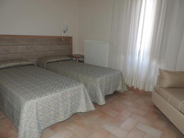 Номер Стандарт Трехместный, Casa Religiosa Di Ospitalità San Ponziano