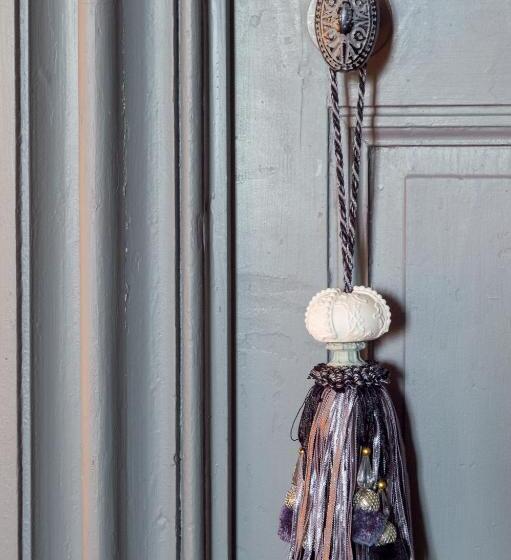 Люкс, Château De Pierreclos