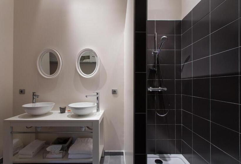 Номер Стандарт, Château De Pierreclos