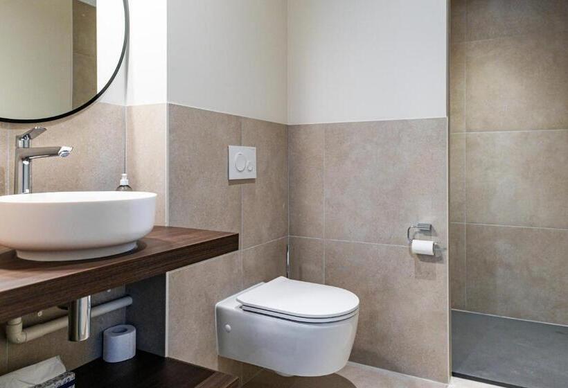 Номер Стандарт, Château De Pierreclos