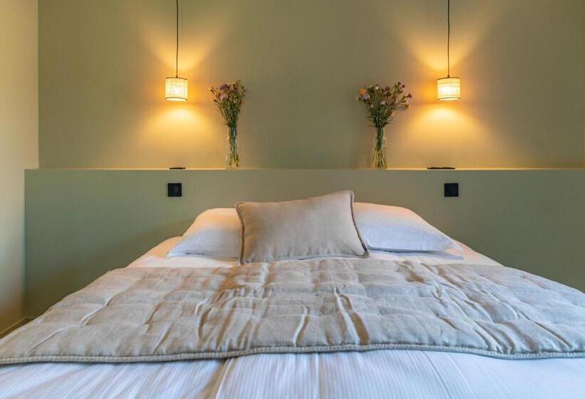 Номер Стандарт, Château De Pierreclos