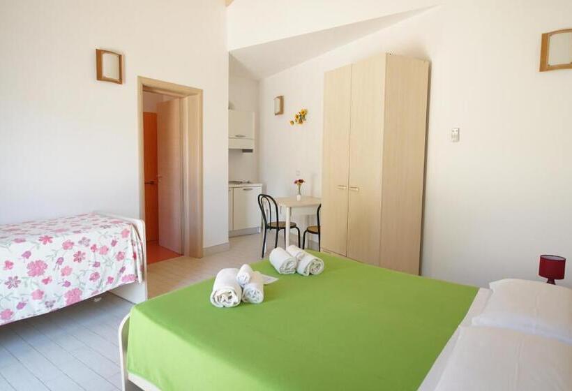 חדר סטנדרט לשלושה, Il Giardino Del Tiglio