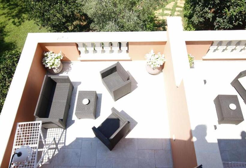 جناح سينيور, Villa Magnolia