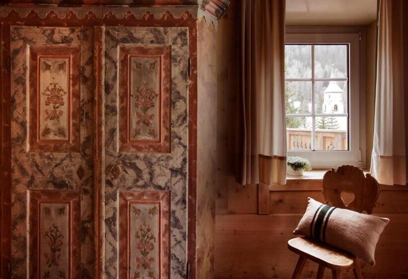 اتاق استاندارد سه نفره, Berghotel Ladinia