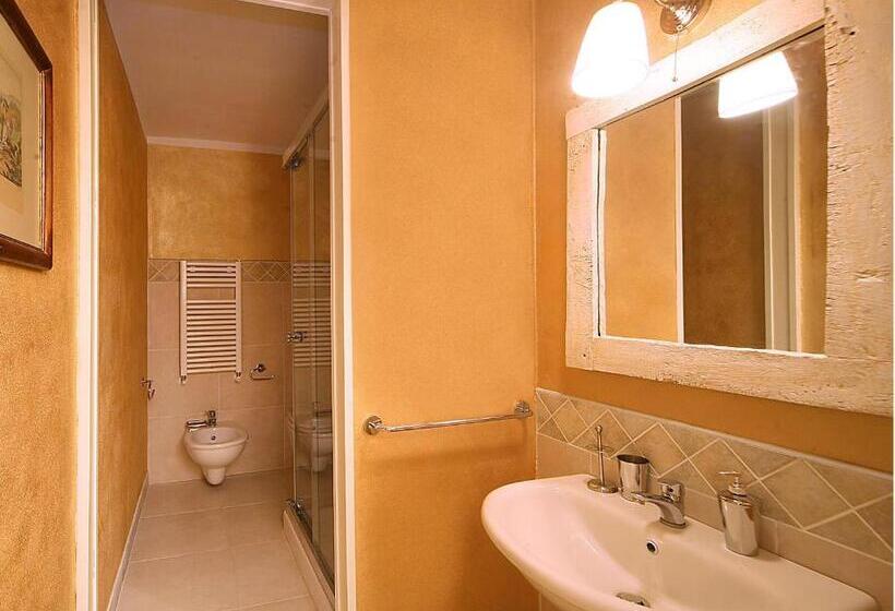 اتاق کلاسیک سه تخته, Casacenti B&b