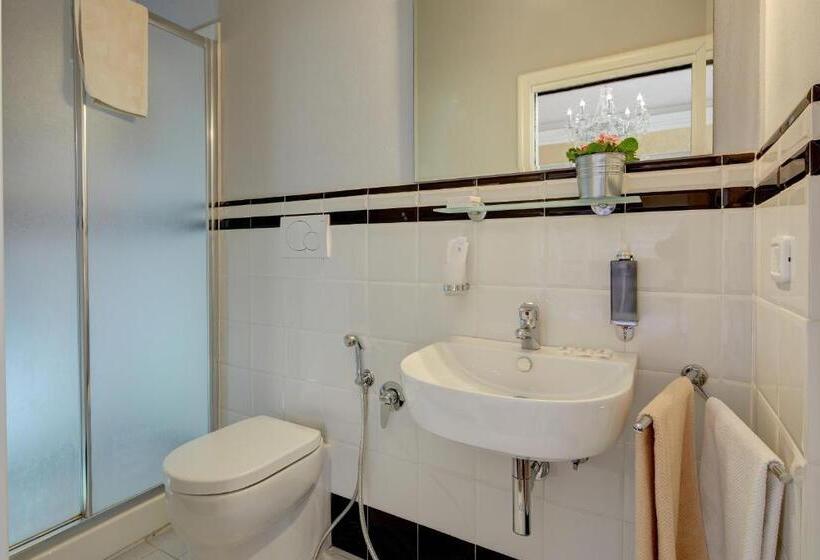 اتاق استاندارد چهارنفره با چشمانداز باغ, Cento Passi Dal Duomo B&b