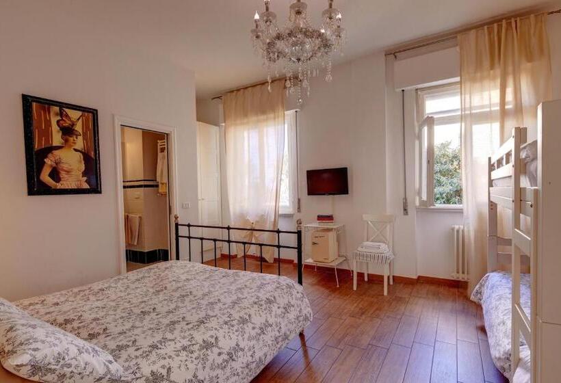 اتاق استاندارد چهارنفره با چشمانداز باغ, Cento Passi Dal Duomo B&b