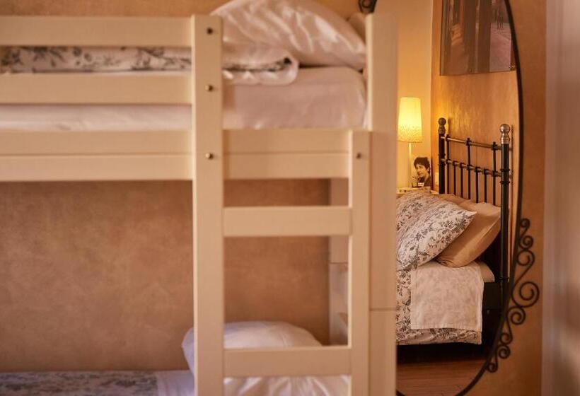 اتاق استاندارد چهارنفره با چشمانداز باغ, Cento Passi Dal Duomo B&b