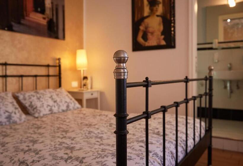 اتاق استاندارد چهارنفره با چشمانداز باغ, Cento Passi Dal Duomo B&b