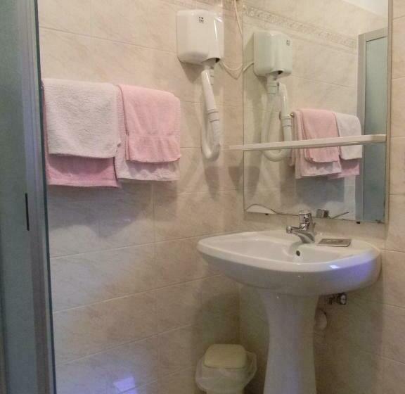 スタンダード4人部屋, Albergo Nuoitas