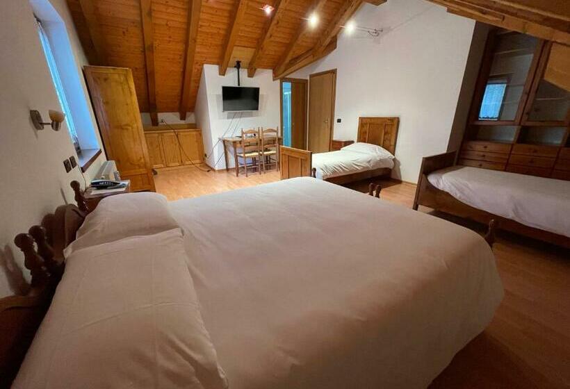 スタンダード4人部屋, Albergo Nuoitas