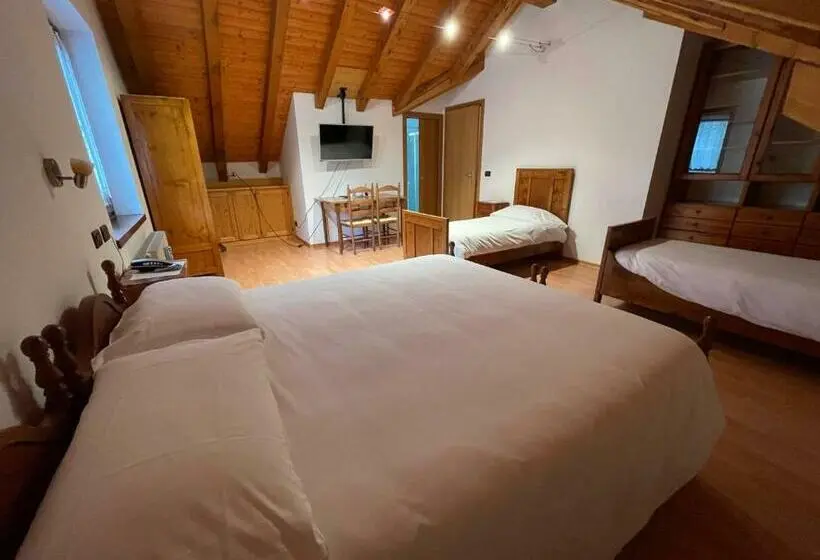 Standard Neljän Hengen Huone, Albergo Nuoitas