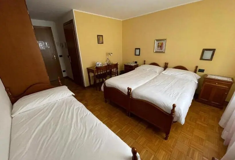 Basic Kolmen Hengen Huone, Albergo Nuoitas