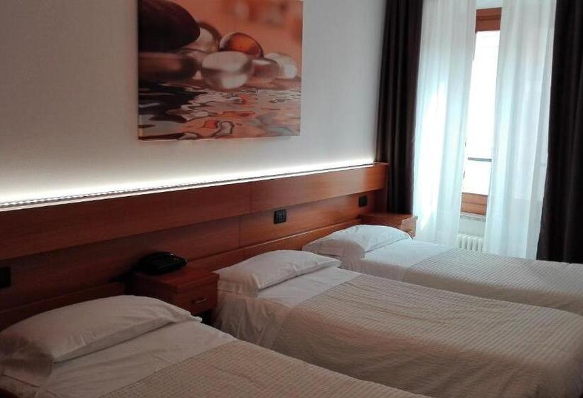 חדר סטנדרט לשלושה, Albergo Ristorante Da Neni