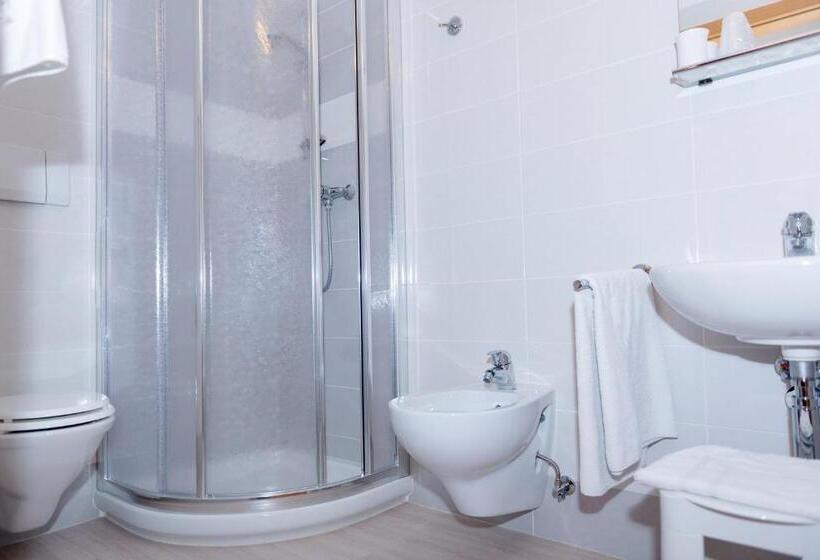 חדר סטנדרט לשלושה, Albergo Ristorante Da Neni