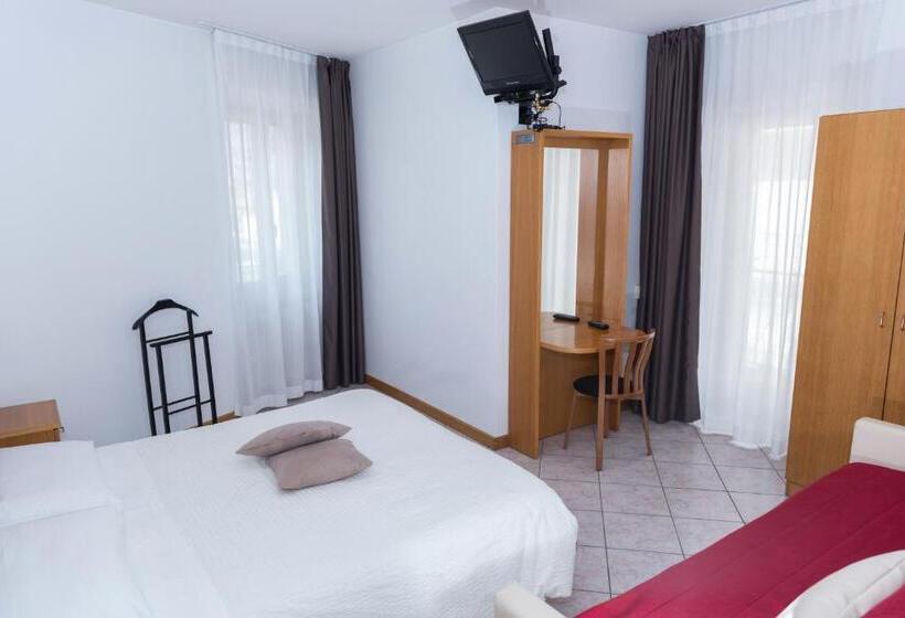 חדר סטנדרט לשלושה, Albergo Ristorante Da Neni