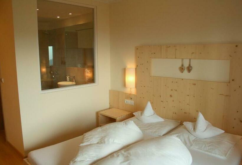 Номер Стандарт Вид на Горы, Am Hang