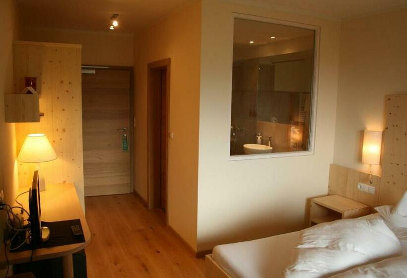 Номер Стандарт Вид на Горы, Am Hang