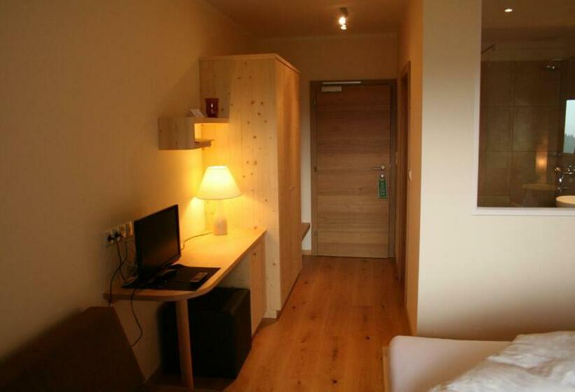 Номер Стандарт Вид на Горы, Am Hang