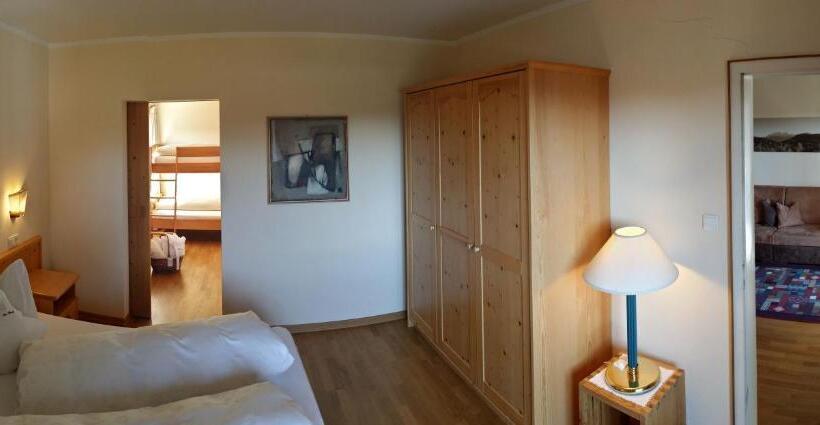 Family Suite, Am Hang