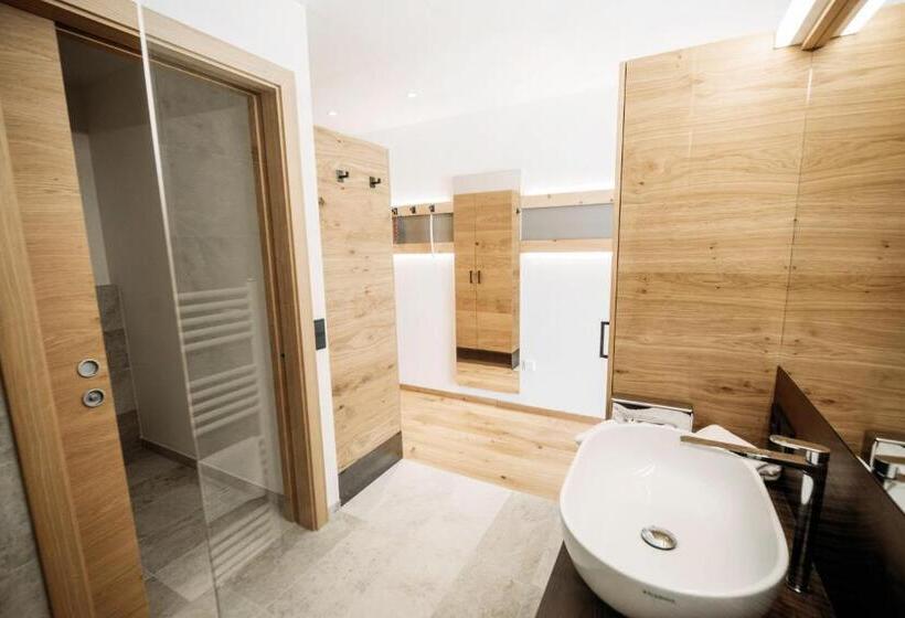 Номер Стандарт Вид на Горы, Am Hang