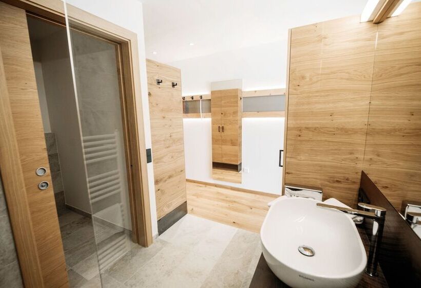 Номер Стандарт Вид на Горы, Am Hang