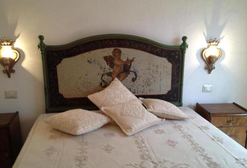 غرفة قياسية مزوَّدة بتراس, Antica Dimora La Corona