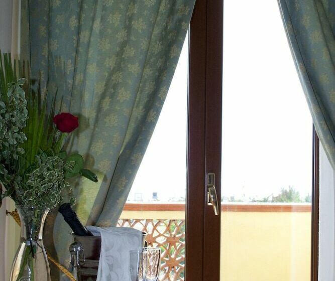 Четырехместный Номер Стандарт с Балконом, Felix