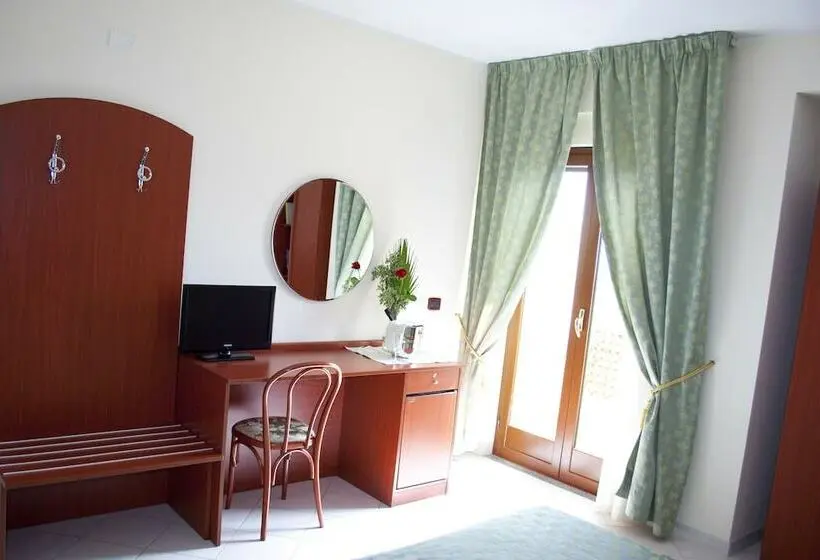 Pokój Czteroosobowy Standard z Balkonem, Felix