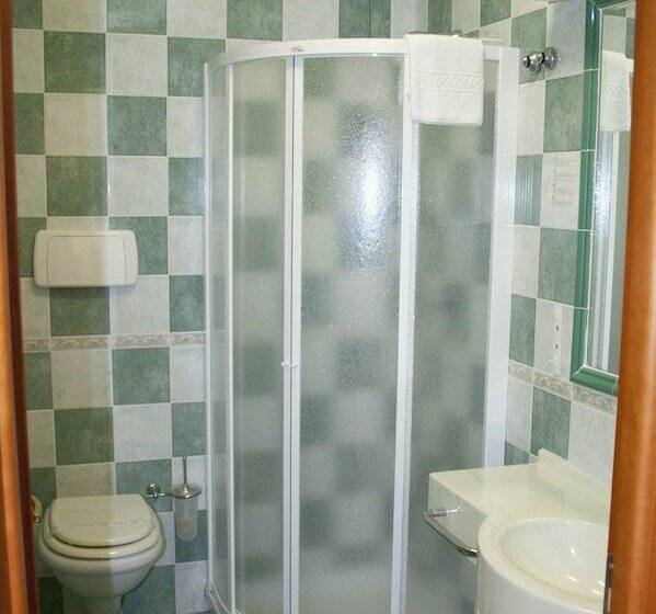 Четырехместный Номер Стандарт с Балконом, Felix