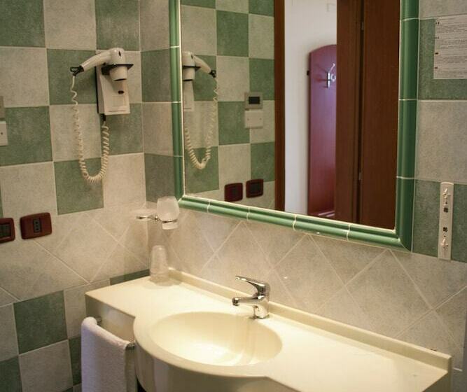 Четырехместный Номер Стандарт с Балконом, Felix