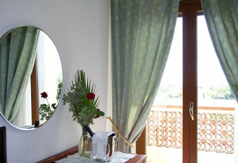 Четырехместный Номер Стандарт с Балконом, Felix