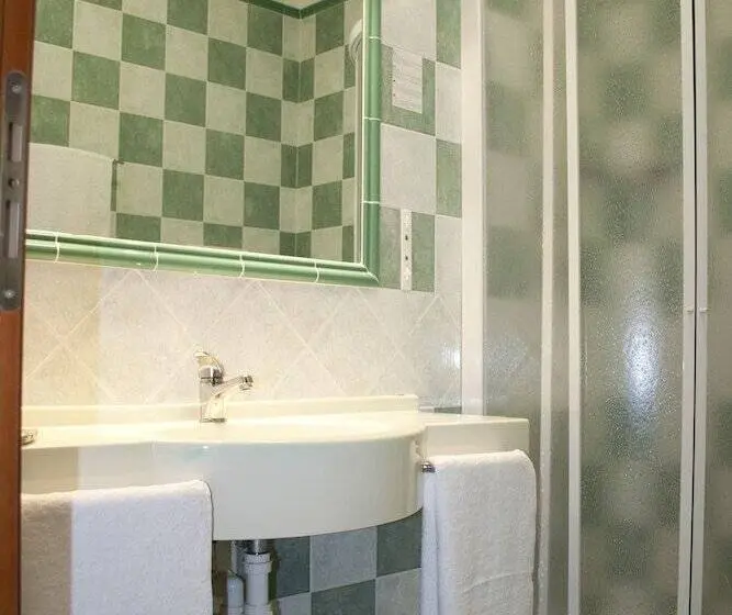 Pokój Trzyosobowy Standard z Balkonem, Felix