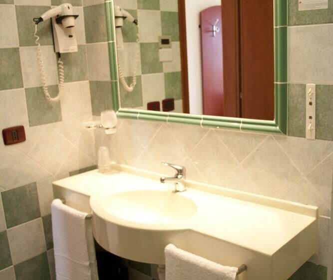 Трехместный Номер Стандарт с Балконом, Felix