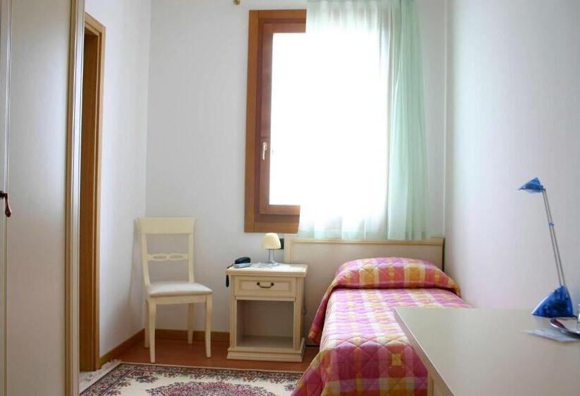 חדר סטנדרט יחיד, Ristorante La Rua