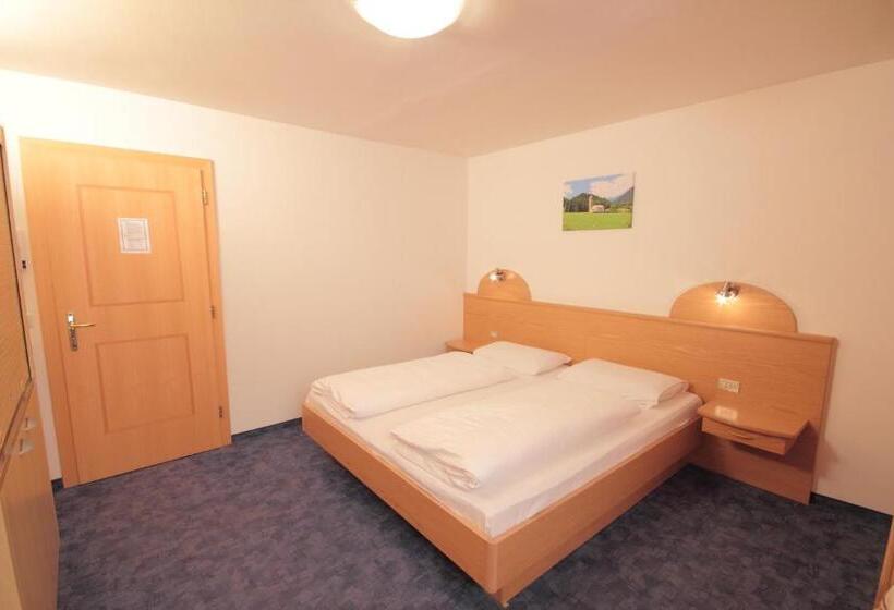 חדר סטנדרט לשלושה, Pension & Residence Astoria