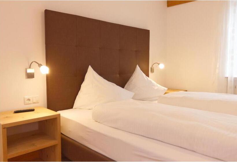 חדר סטנדרט לשלושה, Pension & Residence Astoria