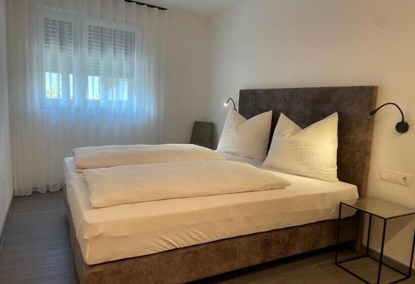 דירת חדר, Pension & Residence Astoria