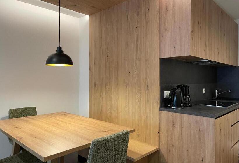 דירת חדר, Pension & Residence Astoria