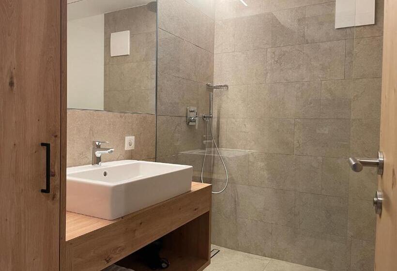 דירת שני חדרים, Pension & Residence Astoria