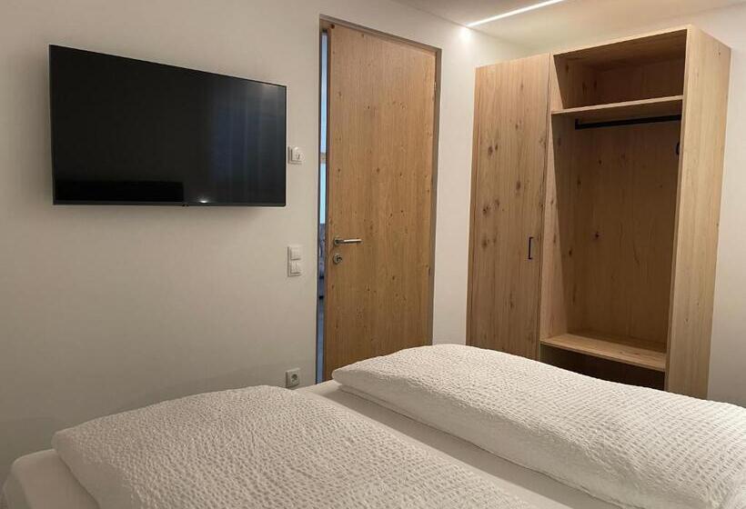 דירת שני חדרים, Pension & Residence Astoria