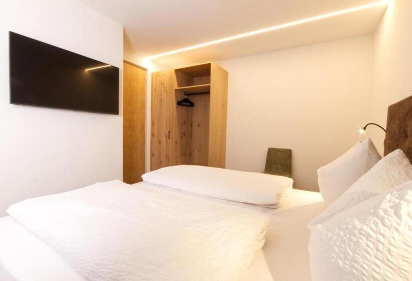 דירת שני חדרים, Pension & Residence Astoria