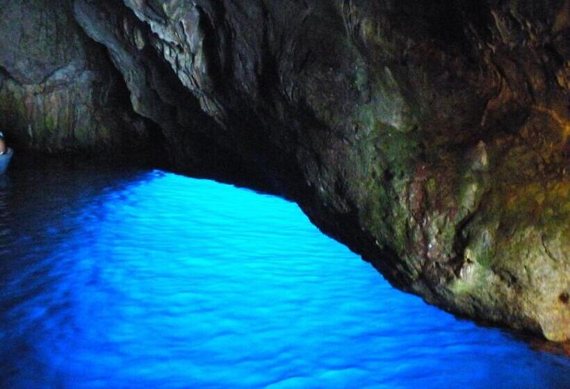 Классический Номер, Royal Paestum