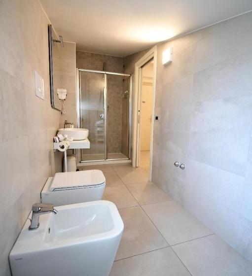 Номер Стандарт, Royal Paestum