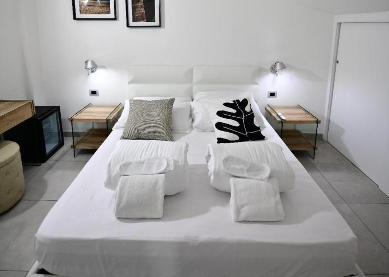 Номер Стандарт, Royal Paestum