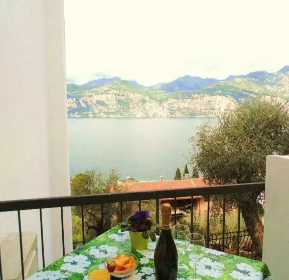 اتاق استاندارد با چشمانداز دریاچه, Villa Emma Malcesine