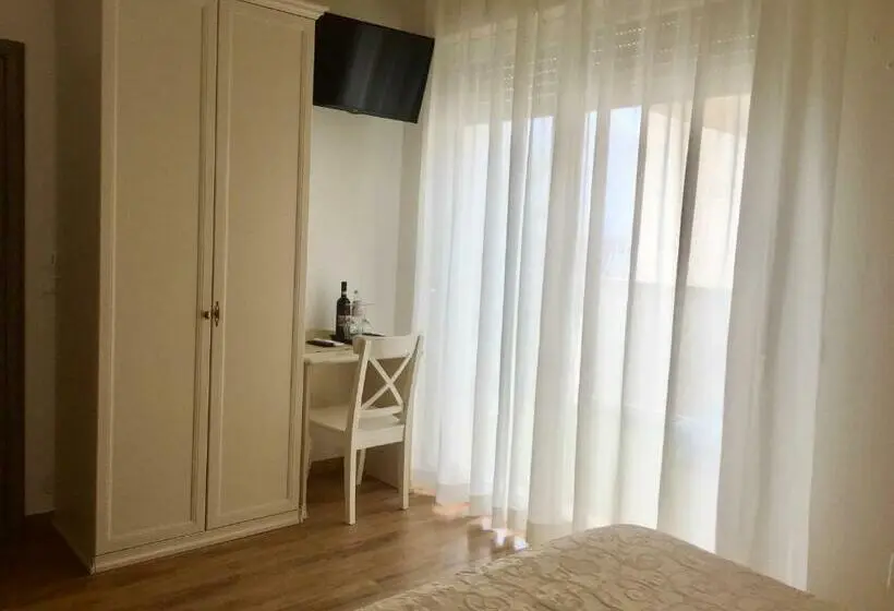 اتاق استاندارد با چشمانداز دریاچه, Villa Emma Malcesine