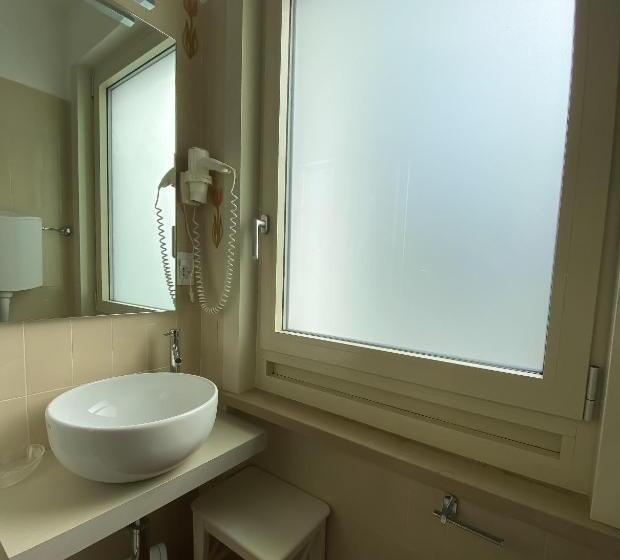 Comfort room with lake view, Villa Emma Malcesine