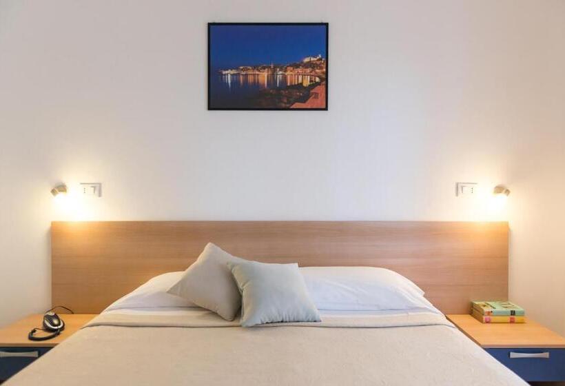 Трехместный Номер Базовый, Viola