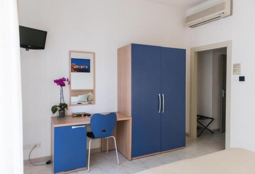 Трехместный Номер Базовый, Viola